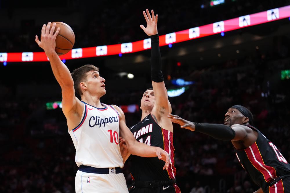 曾与多位国 曾与多位国